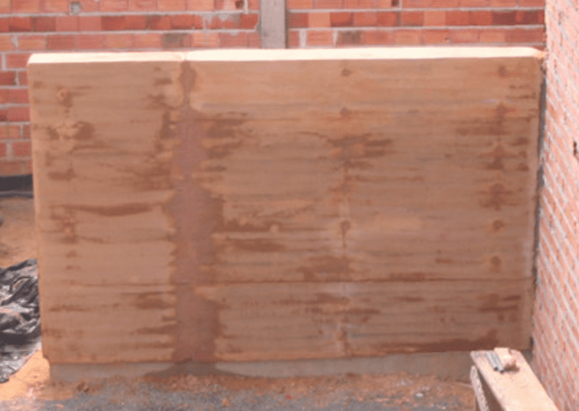 Figura 06 – Painel 02 restaurado com consolidante acrílico.