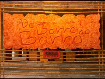 em 2003 participamos da nossa primeira exposição de arte realizada no Sesc Pompéia em São Paulo, com uma temática fantasticamente escolhida “Do Barro ao Barro” que mostrou uma verdadeira viagem na história desta incrível matéria prima, o barro