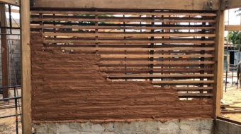 Shieh_parede_pauapique_taipademão_ripasdemadeira