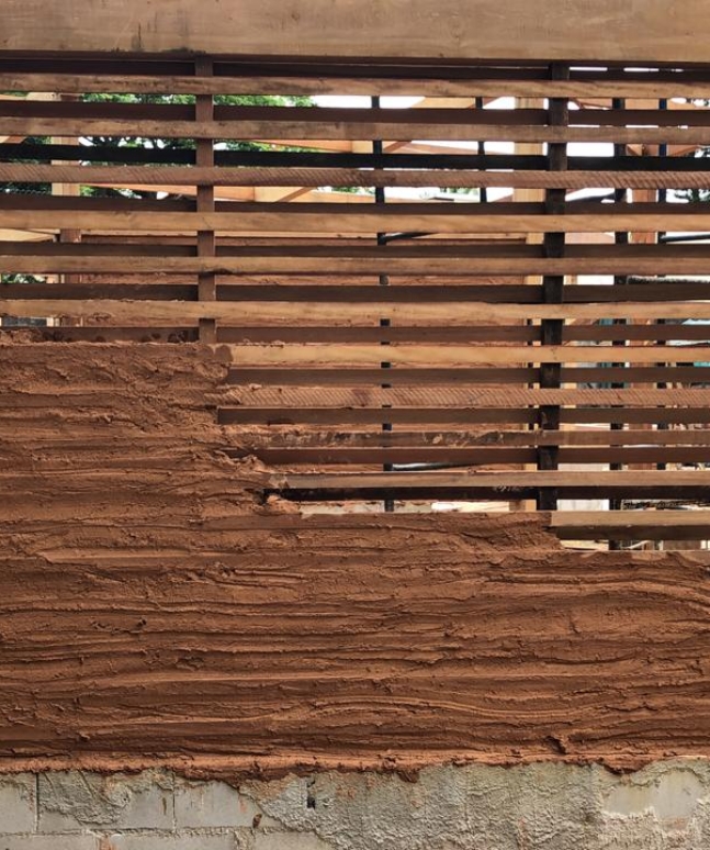 Shieh_parede_pauapique_taipademão_ripasdemadeira